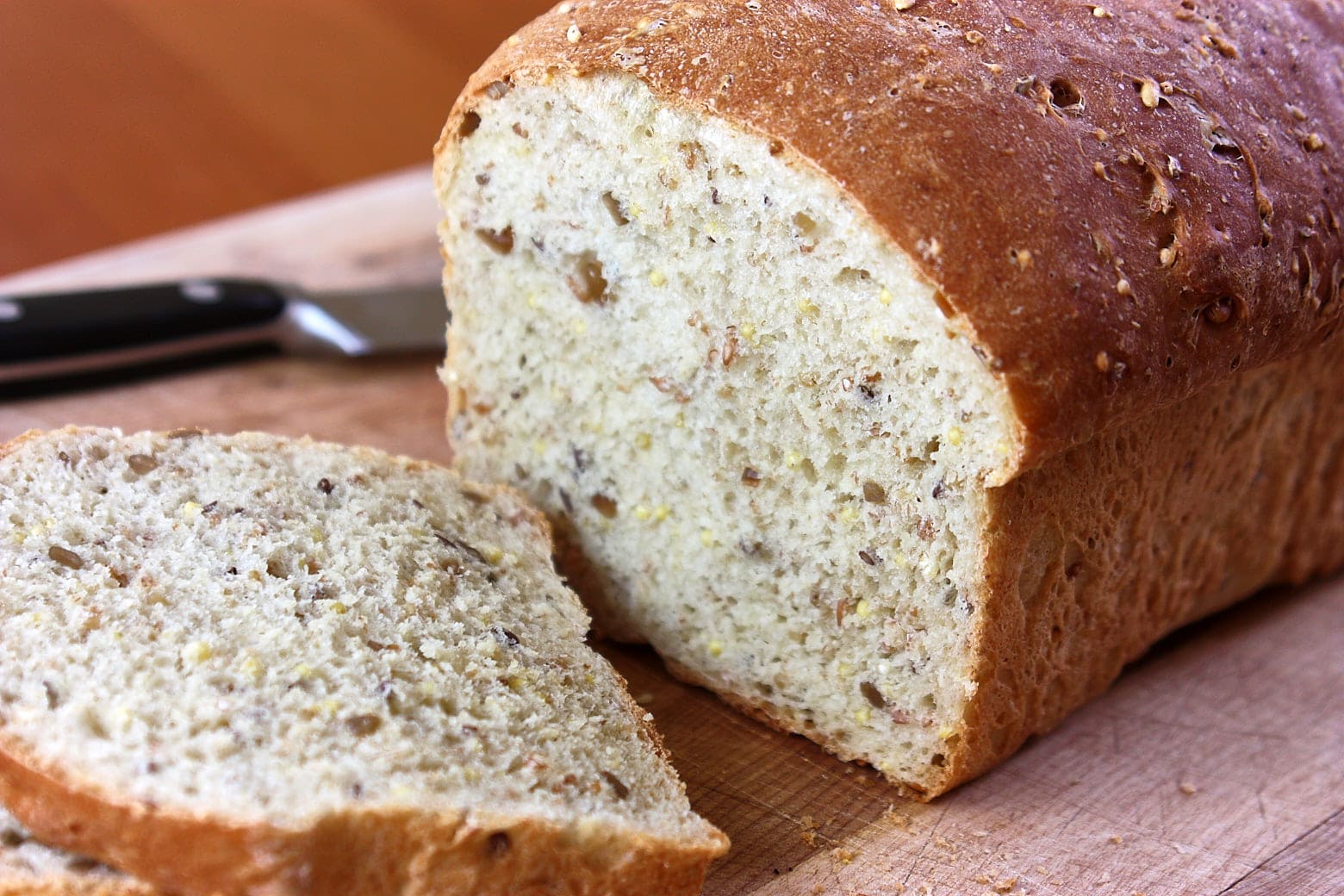Американский многозерновой хлеб. Домашний хлеб многозерновая. Многозерновой английский хлеб рецепт. What Bread the most useful.